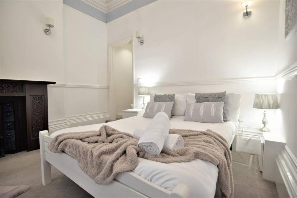 Flash Sales Offer - Any Week Day No Minimum Night Restrictions 1 Bedroom Flat Bn38bru02